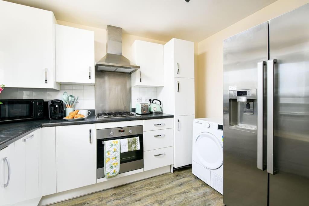 Designed For Contractors And Families Hébergement de vacances *